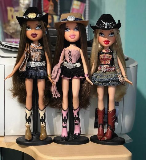 Bratz Cowgirl Outfit, Dana Bratz Doll, Cloe Bratz Outfits, Wild West Aesthetic Outfit, Cowgirl Bratz, Bratz Wild Wild West, Hot Cowgirl Outfit, Cow Girl Outfits, Cowboy Girl Outfits