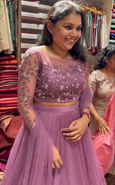 Middy Top Designs, Girls Crop Tops Lehnga Kids, Netted Crop Tops For Lehenga, Latest Crop Top Designs For Lehenga Party Wear, Netted Lehenga Designs, Net Lehenga Blouse Designs, Kerala Lehenga Designs, Sangeeth Dress Designs, Simple Crop Top Lehenga