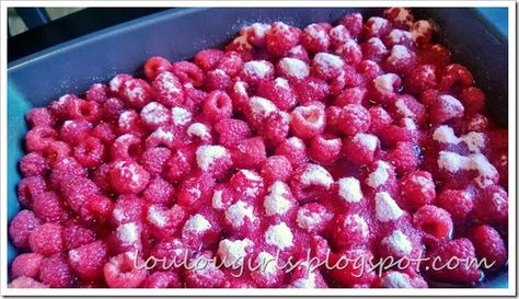 Raspberry Dump Cake, Fresh Raspberry Desserts, Custard Pie Recipe, Easy Cakes To Make, Cherry Dump Cake, Dump Cake Recipe, Raspberry Desserts, Dump Cakes, White Cake Recipe