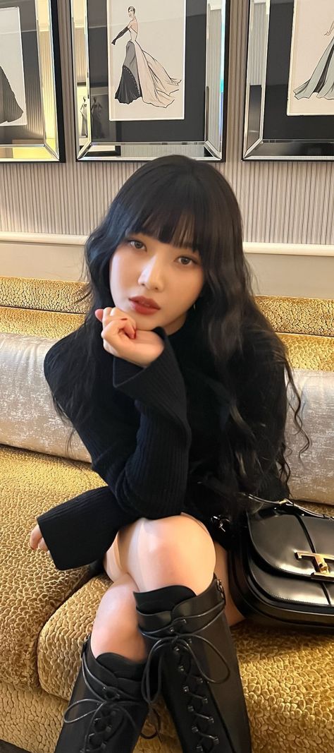 Joy Wallpaper, Joy Rv, 사진 촬영 포즈, Park Sooyoung, Red Velvet Joy, Fashion Aesthetics, People Photography, Colourful Outfits, Black Outfit