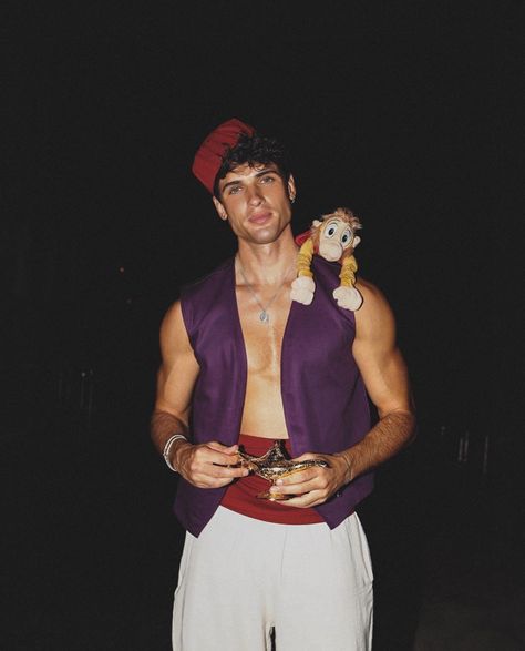 Holloween Costumes For Men, Hot Halloween Costumes For Men, Best Party Themes, Aladdin Halloween, Gay Halloween Costumes, Gay Costume, Halloween Costumes For Men, College Halloween Costumes, Spooky Funny