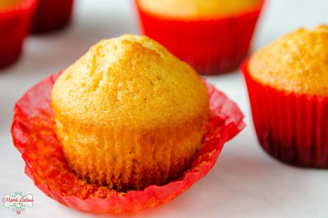 Mexican Muffin Recipe, Mexican Bread Recipes, Mexican Muffins, Mantecadas Recipe, Mexican Cornbread Muffins, Sweet Cornbread Muffins, Masa Recipes, Soft Bread Recipe, Recipes To Bake