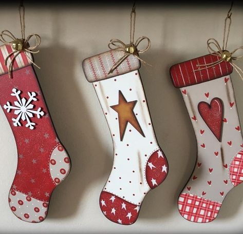 Painted Christmas Stocking, Stocking Painting Ideas, Painting Stocking Ideas, Stocking Painting, Christmas Stockings Diy, Christmas Arts And Crafts, Homemade Ornaments, Handmade Christmas Crafts, Stocking Ornament