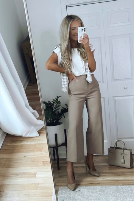 Outfits Curvy Women, Spring Business Outfits, Cold Spring Outfit, Beach Outfit Casual, Spring Trends Outfits, Outfit Styling, Business Outfits Women, Office Outfits Women, Professional Wear