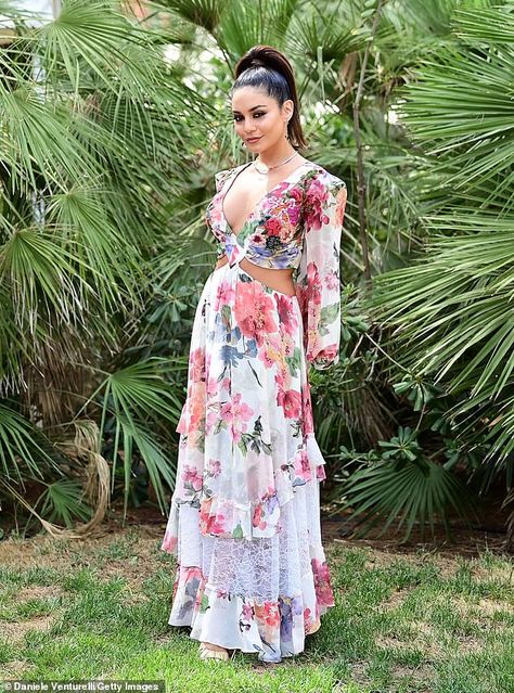 Vanessa Hudgens Wedding, Vanessa Hudgens Dress, Estilo Vanessa Hudgens, Skelita Calaveras, Dream Birthday, Vanessa Hudgens Style, People Reference, Black Women Dress, Santa Margherita