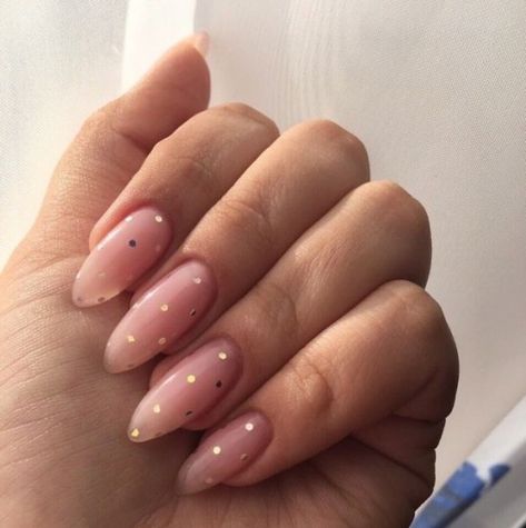 10 Nail Polish Trends You Have To Try This Summer - Society19 Kylie Jenner Nails, Nagellack Trends, Gold Nail, Nail Polish Trends, Dots Nails, Pink Nail Designs, Minimalist Nails, Dream Nails, Pretty Acrylic Nails