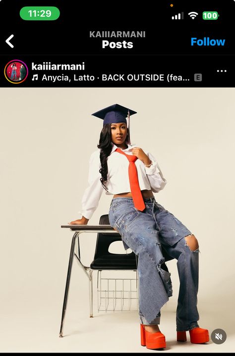 Highschool Graduation Pictures Ideas, 90s Graduation Photoshoot, Grad Pics Black Women, Graduation Photoshoot Ideas Black Women, Graduation Photos Black Women, Psychology Graduation Pictures, College Photoshoot Ideas, Creative Graduation Photoshoot Ideas, High School Graduation Photoshoot Ideas