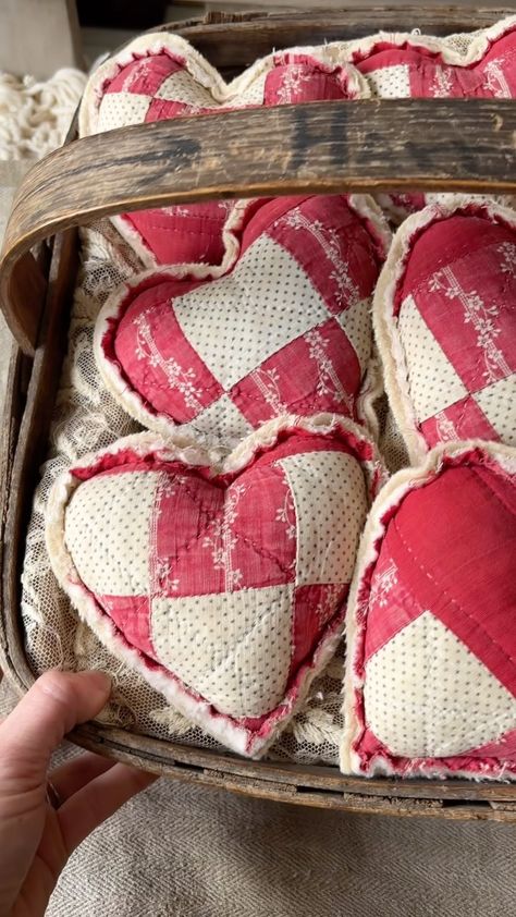 Uses For Old Quilts, Repurpose Old Quilts, Halsey Instagram, Repurposed Quilts, Patchwork Crafts, Quilt Hearts, Quilt Crafts, Quilt Scraps, Primitive Christmas Decor