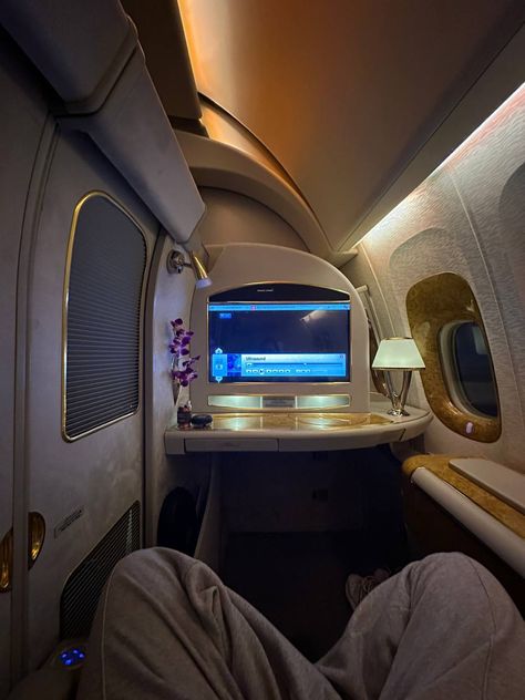 Plane Hacks, Business Class Travel, Fizzy Drinks, First Class Flights, Business Class Flight, Airport Aesthetic, Wealthy Lifestyle, Travel Inspiration Destinations, Driving Photography