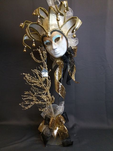 Venetian Masquerade Ball Decorations, Masquerade Party Centerpieces Diy, Nye Centerpiece, Mask Centerpieces, Masquerade Centerpiece, Masquerade Party Centerpieces, Masquerade Ball Decorations, Christmas Masquerade Party, Venetian Masquerade Party