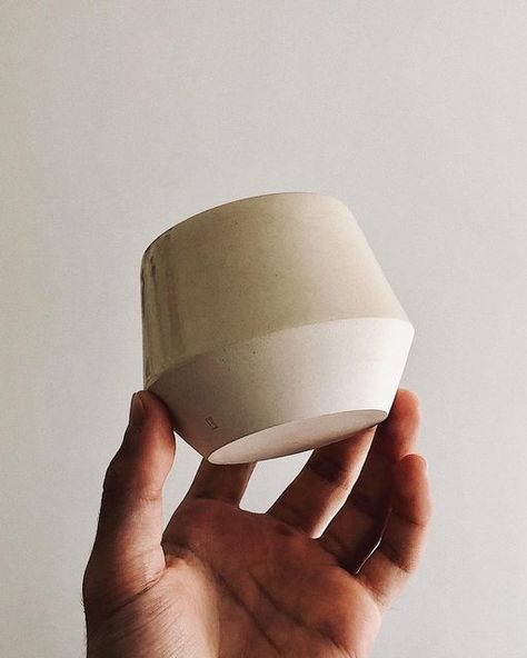 da forma on Instagram: "These cups are finally finished, and I am very happy with them. They were fun to make, the firings went well and they feel really nice in the hand. Made with a warm white clay and glazed with transparent glaze in the top half, so that the color obtained is given from the natural color of the clay. I am hoping to make a shop update next week after I gather some more work in another glaze firing this weekend. For the time being, my firings have a considerable share of f White Glaze Pottery, Pottery Shapes Ideas, Ceramic Vases Diy, Pottery Wheel Diy, Pottery Shapes, Fun Mugs, Pottery Glaze, Colored Clay, Pottery Workshop