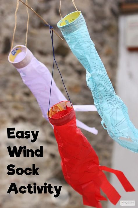 Easy Tissue Paper wind Sock Activity. My kids loved making these wind sock kites. They were super easy and super fun. Wind Socks For Kids Crafts, Diy Wind Sock, Air Activities For Kids, Wind Craft, Air Activities, Wind Socks, June Activities, Diy Kite, Diy Socks