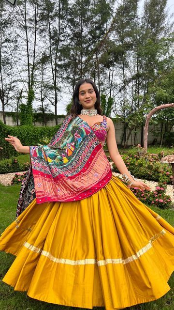 Multi Colour Lehenga For Navratri, Patola Chaniya Choli For Wedding, Yellow Garba Outfit, Lengha Design For Navratri, Yellow Navratri Outfit, Yellow Chaniya Choli For Navratri, Prachi Solanki Chaniya Choli, Chaniya Choli Ideas For Navratri, Chaniya Designs Style