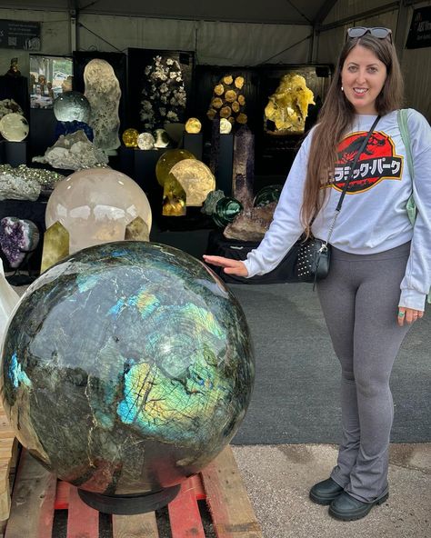 🌍 Big Sphere Energy, at the Tucson Gem Shows, January 2024 😍. Left to right: Labradorite (Angel for scale 😉), Fuchsite, Dumortierite, Rose Quartz, and Chrysocolla—the last one wasn’t as huge as the others, but too beautiful to leave out. More Tucson pics incoming! 🌍 #bigcrystalenergy #giantspheres #planets #crystalspheres #labradorite #fuchsite #dumortierite #rosequartz #chrysocolla #giantcrystals #tucsongemshows #gemshows Tucson Gem Show, Gem Show, January 2024, Energy Crystals, Mineral Specimen, Last One, Tucson, To Leave, Labradorite