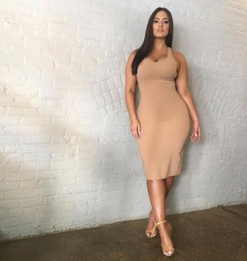 Ashley Graham Style, Shirred Dress, Ashley Graham, Curvy Girl Fashion, Colorblock Dress, Curvy Outfits, Looks Style, Dress And Heels, Curvy Fashion