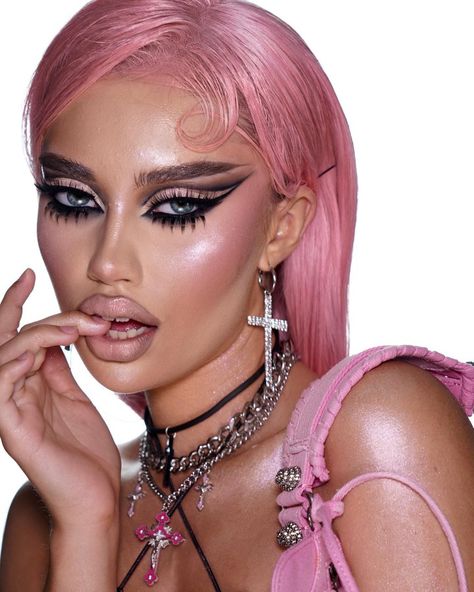 Drag Makeup Looks, Drag Queen Makeup Tutorial, Gala Makeup, Shoot Concept, Drag Looks, Ball Room, Drag Queen Makeup, Tanned Makeup, Purple Eye Makeup