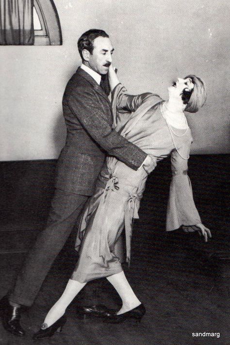 Roaring 1920's Dance Styles - Charleston, Fox Trot, Texas Tommy 1920s Dance, Men Fashion Vintage, Fox Trot, 1920s Mens Fashion, 1920s Men, Roaring 1920s, Dance Styles, 1920's Flapper, Social Dance