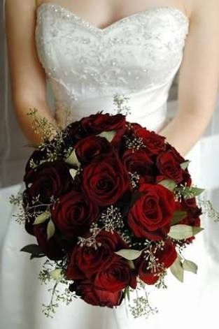 I do not own this image, it is just here as inspo Mums Wedding, Wedding Flower Guide, Wedding Flowers Roses, Red Bouquet Wedding, Winter Wedding Bouquet, Maroon Wedding, Red Bouquet, Winter Wedding Flowers, Red Rose Bouquet