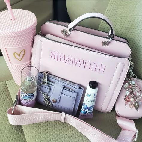 Steve Madden Bag Outfit, Pink Cute Purse, Cute Baddie Purses, Pink Aesthetic Purse, Pink Handbags Aesthetic, Steve Madden Bags Handbags, Adidas Duffle Bag, Victoria’s Secret Purse, Everyday Bag Essentials