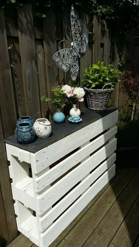 100+ Wood Pallet Furniture Ideas - HubPages Mason Jar Projects, Diy Projects For Beginners, Pallet Furniture Outdoor, Landscape Projects, Diy Pallet Furniture, Diy Outdoor Furniture, Pallet Projects, Pallet Furniture, Modern Garden