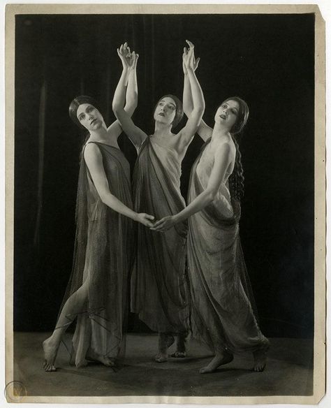 Daily Witchcraft, Theater Photos, Art Nouveau Modern, Arte Yoga, Anatomy Poses, Three Graces, Body Reference Poses, Greek Revival, Vintage Pin Up