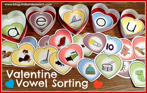 Valentine themed vowel sorting activity.  16 free short vowel hearts. Great for small group instruction. Kindergarten February, Small Group Intervention, February Classroom, Kindergarten Valentines, Instructional Materials, February Ideas, Kindergarten Freebies, Vowel Sound, Winter Kindergarten