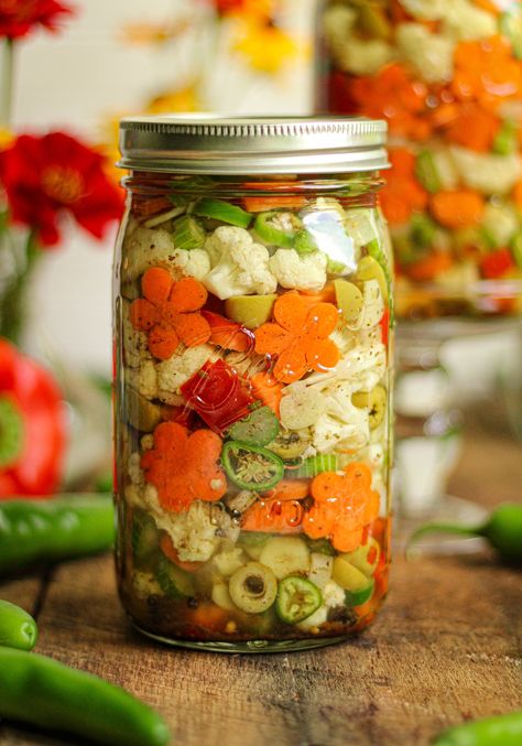 Hot Giardiniera Recipe Canning, Hot Italian Giardiniera Recipe, Vegetarian Canning Recipes, Italian Canning Recipes, Gardeniera Recipe, Pickling Ideas, Giardiniera Recipe, Crackers And Cheese, Fermented Vegetables Recipes