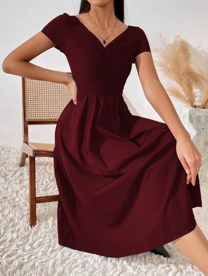 Short Pleated Dresses, Short Sleeve Ideas For Dresses, Burgundy Dress With Sleeves, A-line Dresses, Christmas Dress Ideas For Women, Christmas Dress Women Classy, Maroon Dresses, Burgundy Red Dress, Valentine Dresses