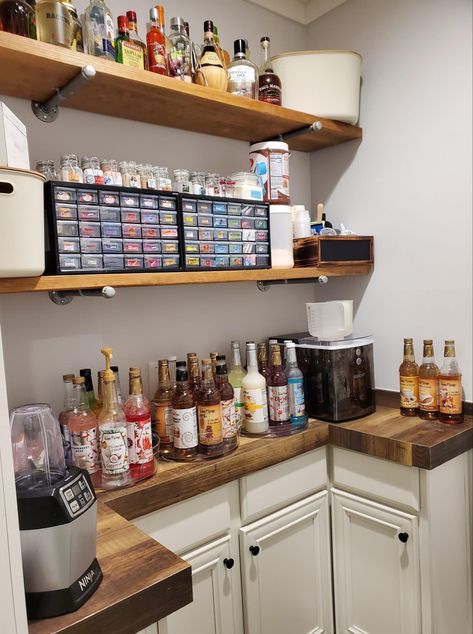 Drink Syrup Station, Water Station Ideas Home, Home Drink Station, Drink Station Ideas Kitchens, Drink Bar Ideas Home, Drink Station Home, Drink Organization, Hangout Place, Water Bar