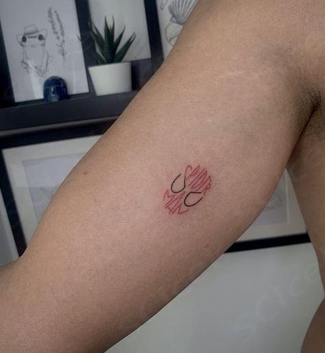 minimal spiderman tattoo / minimal tattoo / spiderman tattoo ideas / tattoo ideas Spiderman Tiny Tattoo, Spiderman Tattoo For Guys, Minimalist Spiderman Tattoo, Spiderman Tattoo Ideas, Tattoo Spiderman, Spiderman Tattoo, Tattoo Minimal, Memorial Tattoo, Symbol Tattoos