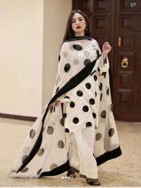 Simple Kurti, Yumna Zaidi, Pakistani Style, Pakistani Fancy Dresses, Desi Fashion Casual, Pakistani Fashion Party Wear, Beautiful Pakistani Dresses, Modest Dresses Casual, Simple Pakistani Dresses