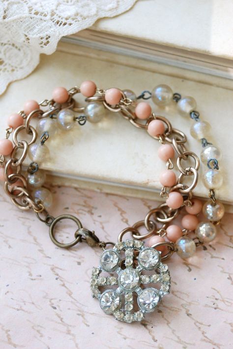 Sparkly things Chain Bracelet Ideas, Bohemian Chic Jewelry, Vintage Rosary, Chic Bracelet, Repurposed Jewelry, Assemblage Jewelry, A Bracelet, Bracelet Ideas, Upcycled Jewelry