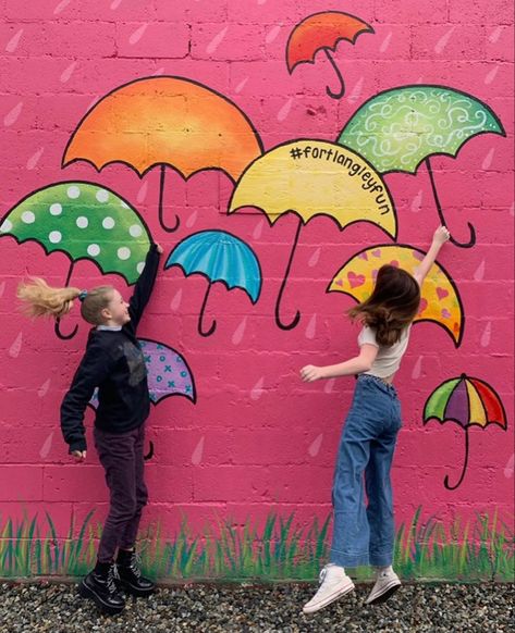 Group Mural Ideas, Street Wall Painting Ideas Creative, People Mural Art, School Outside Wall Painting, Murals Street Art Wall Interactive, Mural Inspiration Street, Painted Fences, Wall Painting Ideas Creative, Shay Rudolph