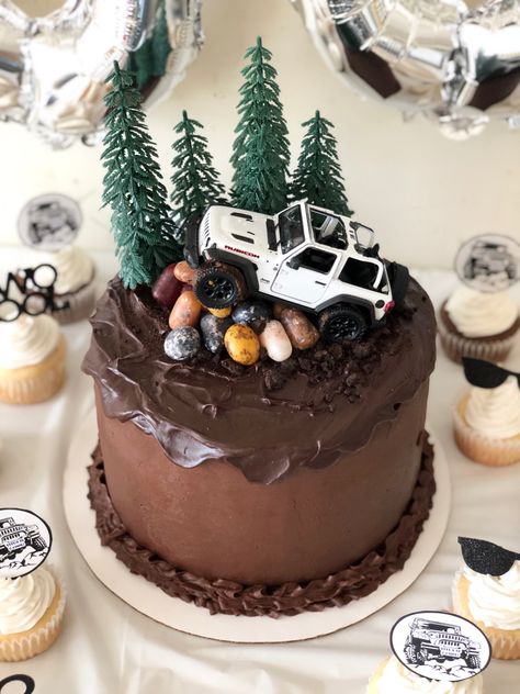 Offroad Cake Birthday, Off Road Cake Ideas, Off Roading Cake Ideas, Wrangler Themed Birthday Party, Jeep Theme Birthday Party, Jeep Birthday Party Decorations, Jeep Party Ideas Birthdays, Jeep 2nd Birthday Party, Jeep Cakes For Boys