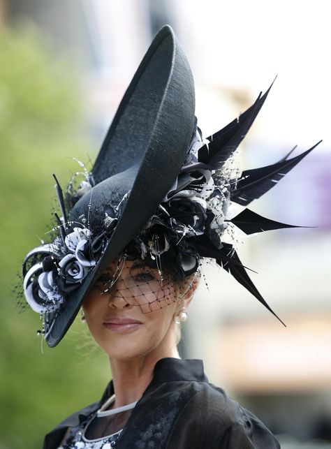 Ascot Horse Racing, Royal Ascot Hats, Ascot Hats, Hat Day, Crazy Hats, Races Fashion, Horse Race, Kentucky Derby Hats, Elegant Hats