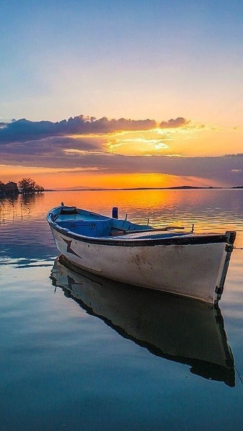 Old Boats, Image Nature, Söt Katt, Boat Art, Body Of Water, Boat Painting, York London, 수채화 그림, Alam Yang Indah