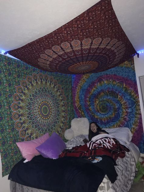 Tapestry room, teen Tapestry Room Ideas, Hippy Bedroom, Hippie Bedroom Decor, Hippie Bedroom, Tapestry Room, Hippie Room Decor, Tapestry Bedding, Hippy Room, Chill Room