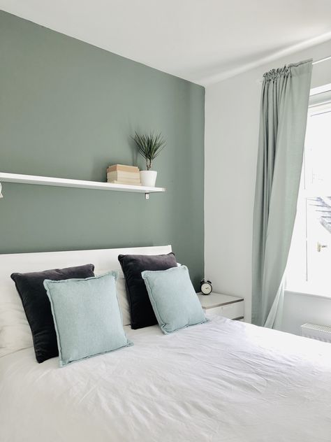 Pastel Colors Wall Paint, Bedroom With Cream Furniture, Bedroom Color Combination Accent Wall, Light Green Paint Colors Living Room, Sage Green Feature Wall Bedroom, Paint Room Ideas Bedrooms, Room Color Combination Bedrooms, Sage Green And Blue Bedroom, Bedroom Wall Color Combination Ideas