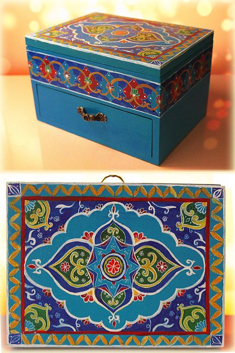 Wooden Box Crafts, Painted Trunk, Indian Designs, Painted Box, Art Deco Vanity, Painted Wooden Boxes, Tree Stencil, Gift Wrapping Inspiration, Decoupage Diy