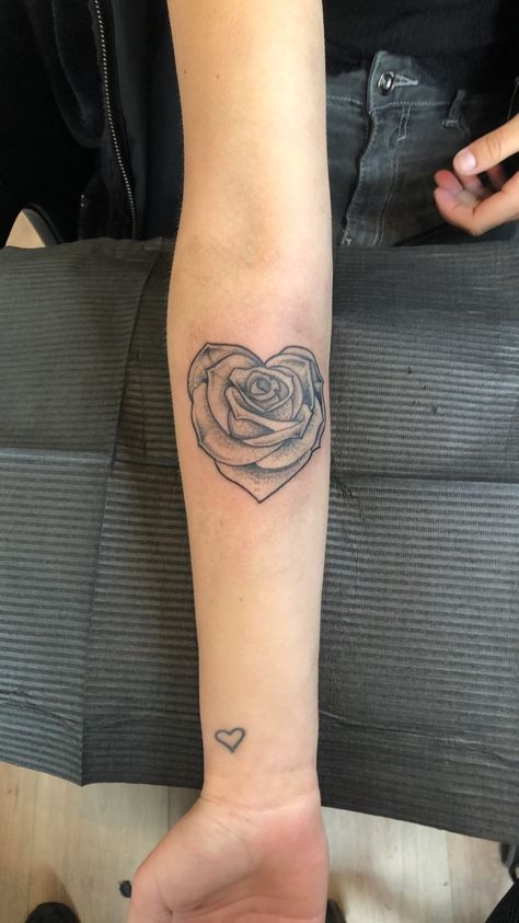 Rose Through Heart Tattoo, Tattoos With No Shading, Shaded Heart Tattoo, Rose Heart Tattoo, Tattoos Heart, Heart Tattoo Wrist, Poppy Tattoo, Poppies Tattoo, Heart Tattoos