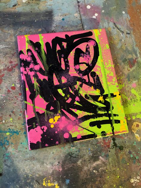 Graffiti Art On Canvas, Canvas Graffiti Art, Street Style Painting, Graffiti Artwork Inspiration, Hiphop Room, Tagging Graffiti Ideas, Grafitti Painting, Diy Graffiti Art, Hiphop Artwork