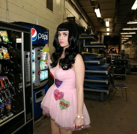 Katy Perry Outfits, Playlist Pics, 2000s Fashion Outfits, Teenage Dream, 90s 2000s, Spotify Playlist, Aaliyah, Alter Ego, 2000s Fashion