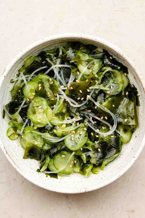 Sunomono (Japanese Cucumber Salad) - Okonomi Kitchen Sunomono Salad Recipe, Sunomono Cucumber Salad, Japanese Side Dishes, Sunomono Salad, Light Summer Salad, Okonomi Kitchen, Japanese Cucumber Salad, Japanese Side Dish, Smashed Cucumber Salad