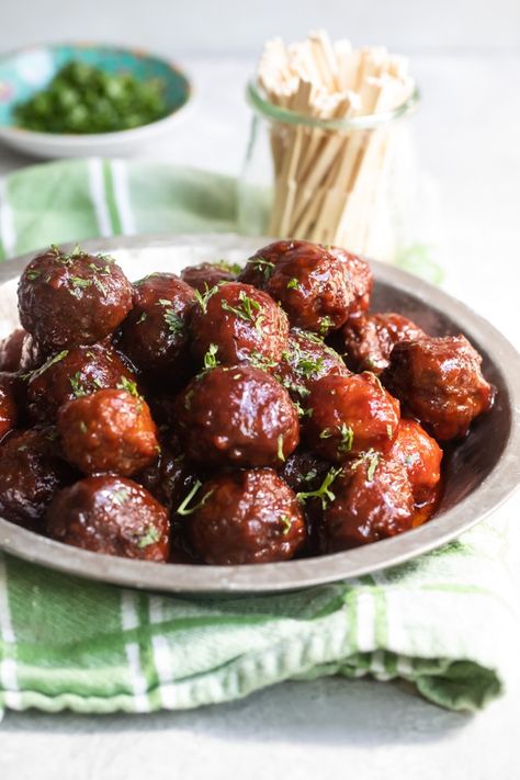 Crockpot Meatballs with Grape Jelly Sauce - Culinary Hill Homemade Meatballs Crockpot, Meatballs With Grape Jelly, Crockpot Meatballs, Cranberry Meatballs, Jelly Meatballs, Grape Jelly Meatballs, Crock Pot Meatballs, Slow Cooker Meatballs, Homemade Meatballs