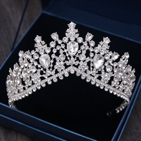 Royal crown aesthetic