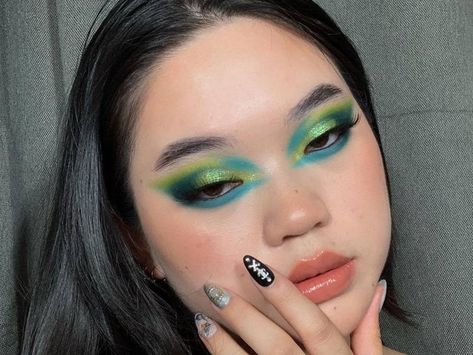 6 Ways to Wear Green and Blue Eyeshadow | Makeup.com Blue And Green Eyeshadow, Green Eyeshadow Look, Club Makeup, Green Makeup, Unique Makeup, Dramatic Makeup, Dope Makeup, Green Eyeshadow, Creative Eye Makeup