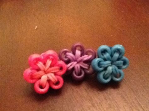 Loom Bead Flower Charm Rainbow Loom Flower, Bead Tree, Loom Band Bracelets, Useful Projects, Bead Flower, Rainbow Loom Bracelets, Beaded Ring, Loom Bands, Rainbow Loom