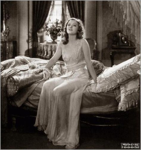 Myrna Loy Klasik Hollywood, Blithe Spirit, Jeanette Macdonald, Wilde Westen, Myrna Loy, Actrices Hollywood, Hollywood Legends, Roaring Twenties, Silent Film