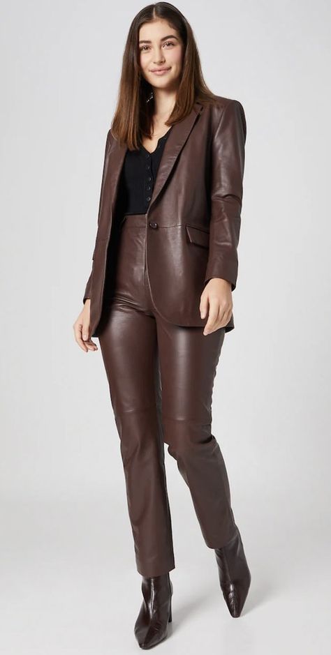 Heavenly brown 👏 | G World | Flickr Classy Leather Pants, Short Skirts Outfits, Brown Leather Pants, Executive Woman, Leather Dress Women, Leather Pants Outfit, Leather Suit, Office Outfits Women, Raincoats For Women