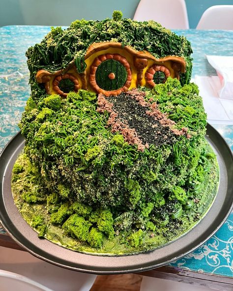 lord of the rings cake! Lord Of The Rings Cake, Hobbit Cake, 17. Geburtstag, Ring Cake, Hobbit Hole, Caking It Up, Birthday Ring, The Rings, Lord Of The Rings